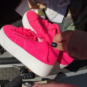 NWOB NEON PINK STEVE MADDEN PLATFORM SNEAKER